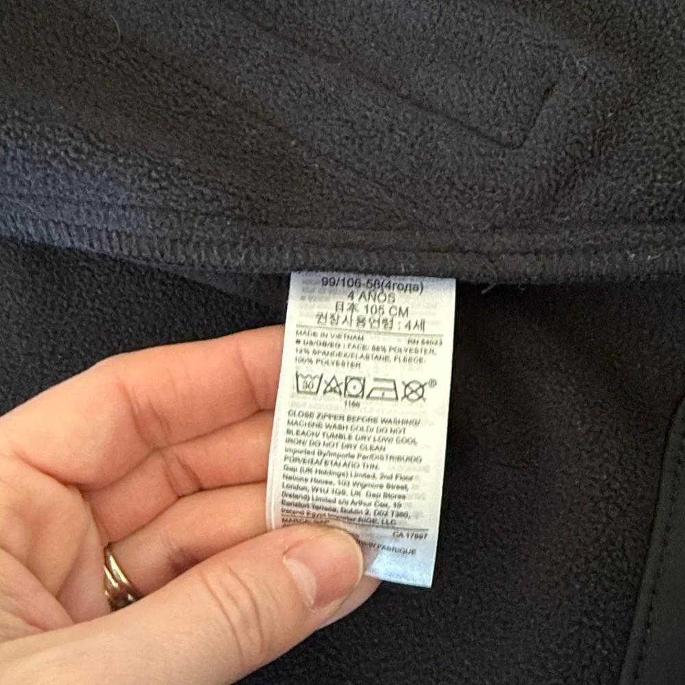 GAP Baby Black Full zip Jacket with hood Size 4